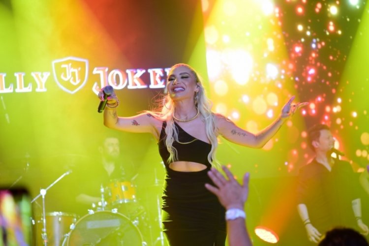 Bursa'da İrem Derici'den unutulmaz konser