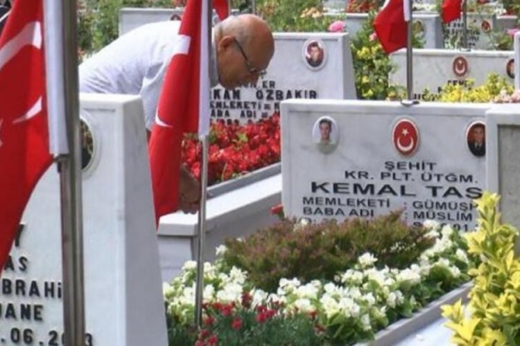 Edirnekapı Şehitliği'nde buruk babalar g&uuml;n&uuml;