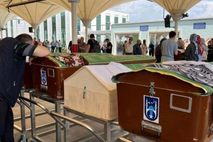 Başkent'te zehirlenen anne ile 10 yaşındaki kızı son yolculuğuna uğurlandı
