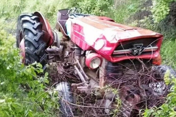Ankara'da trakt&ouml;r devrildi! Ehliyetsiz s&uuml;r&uuml;c&uuml; &ouml;ld&uuml;
