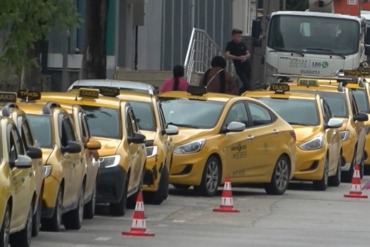 Bursa'da taksiciler uzun kuyruklar oluşturdu