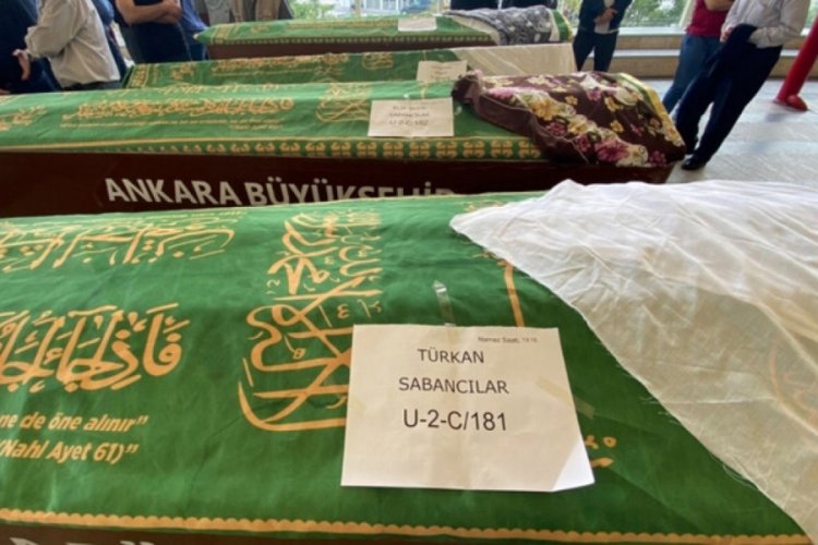 Ankara'da b&ouml;cek ilacından zehirlenen anne ve kızı son yolculuğuna uğurlandı