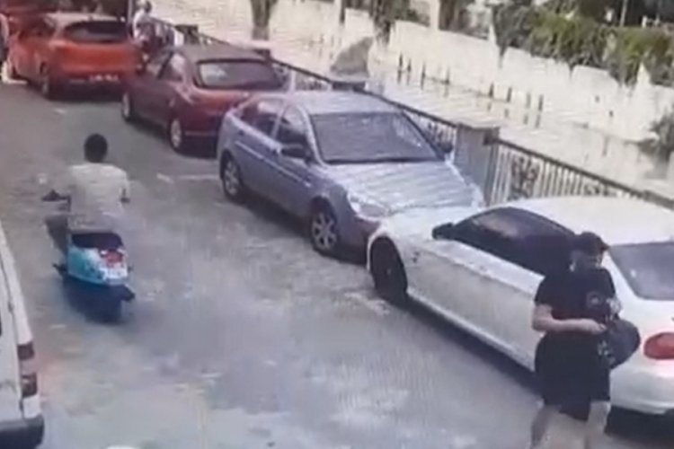 Muğla'da denize giren voleybolcuların &ccedil;antasını &ccedil;alan hırsızlar yakalandı!