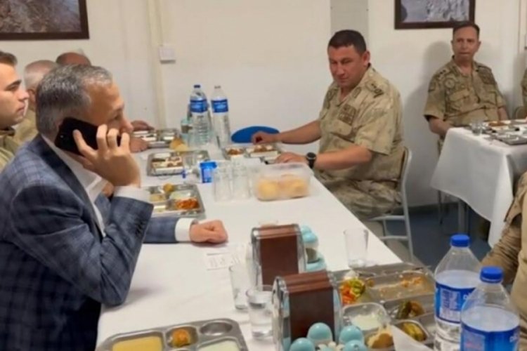 Cumhurbaşkanı Erdoğan &uuml;s b&ouml;lgesindeki askerlerle telefonda g&ouml;r&uuml;şt&uuml;
