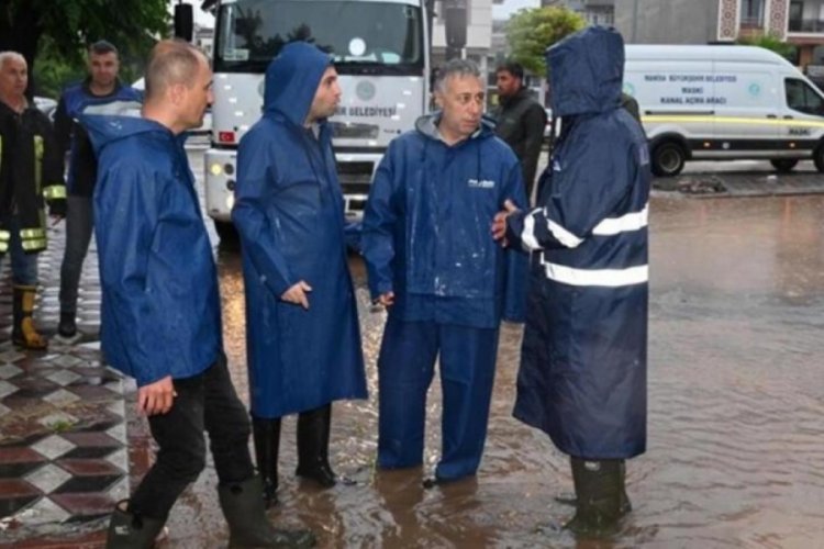 Manisa'da sel ekipleri teyakkuza ge&ccedil;irdi!