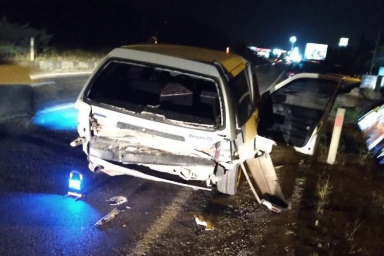 Zonguldak'ta d&uuml;ğ&uuml;n d&ouml;n&uuml;ş&uuml;nde kaza yaptılar! 4 yaralı