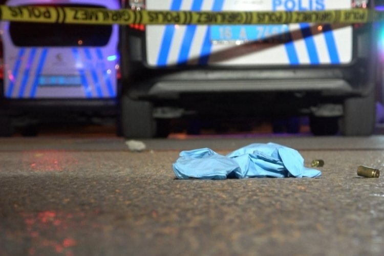 Bursa'da sokakta y&uuml;r&uuml;rken silahlı saldırıya uğradı
