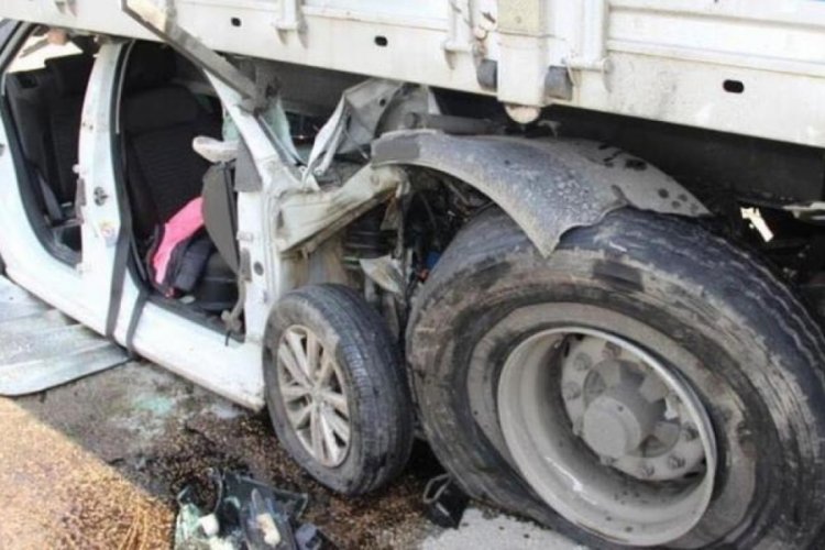 Afyonkarahisar'da kaza anne ve 8 yaşındaki kızını ayırdı