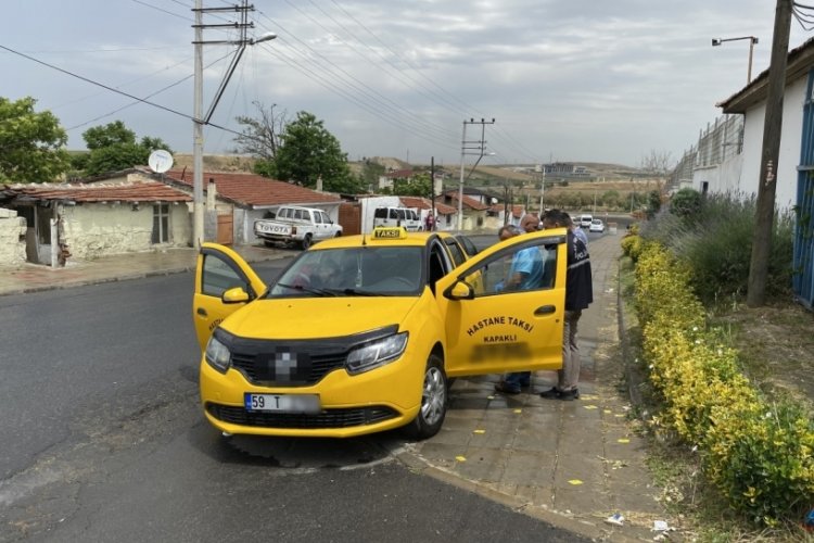 Arabayı &ccedil;aldı, sahibine 'gelin ben buradayım' dedi