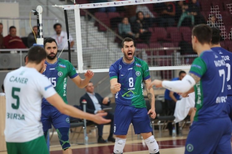 Bursa B&uuml;y&uuml;kşehir Belediyespor kaptan G&ouml;khan G&ouml;kg&ouml;z'le devam ediyor