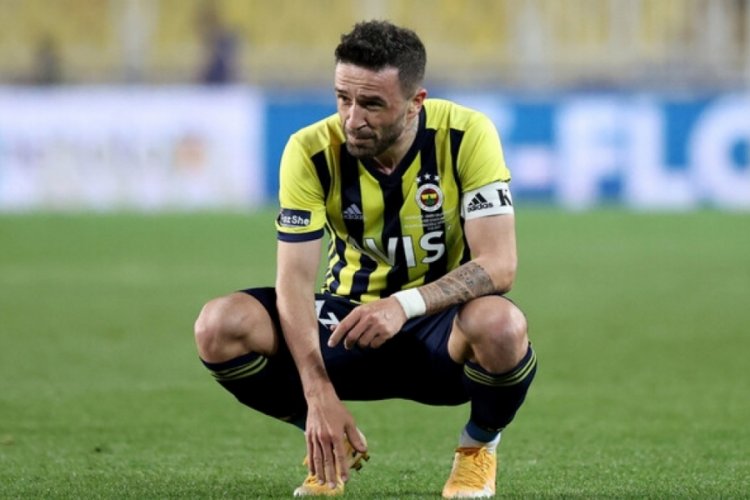 G&ouml;khan G&ouml;n&uuml;l futbolu bıraktı!