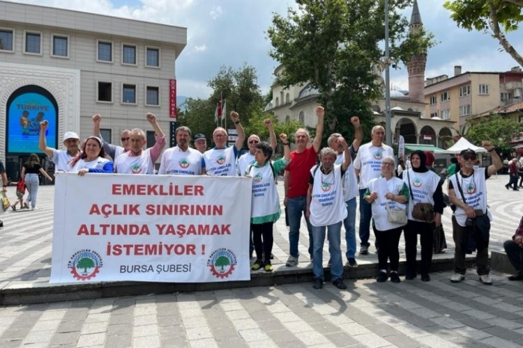 Emeklilerden basın a&ccedil;ıklaması: A&ccedil;lık sınırı altında yaşamak istemiyoruz