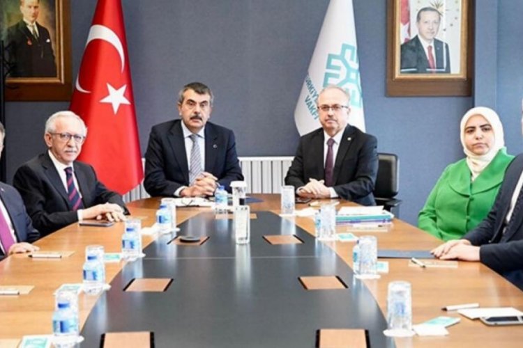 Milli Eğitim Bakanı Tekin, T&uuml;rkiye Maarif Vakfı'nı ziyaret etti