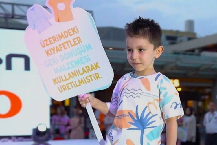 Bursa İneg&ouml;l'de &ccedil;ocuk defilesi
