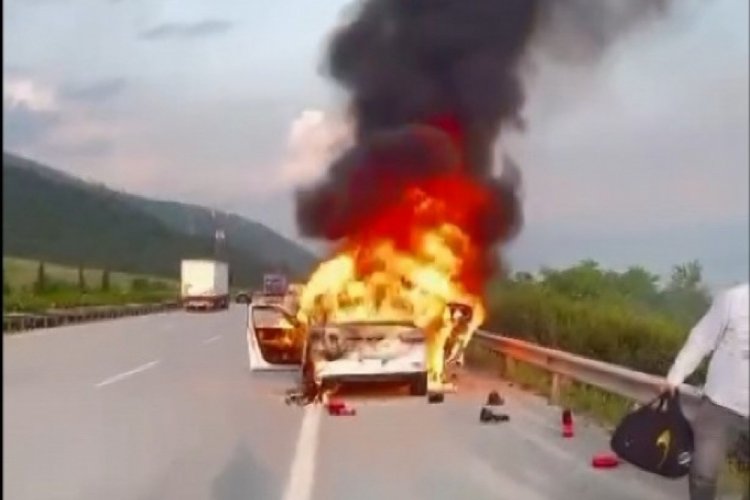 Bursa'da seyir halindeki tır alev alev yandı