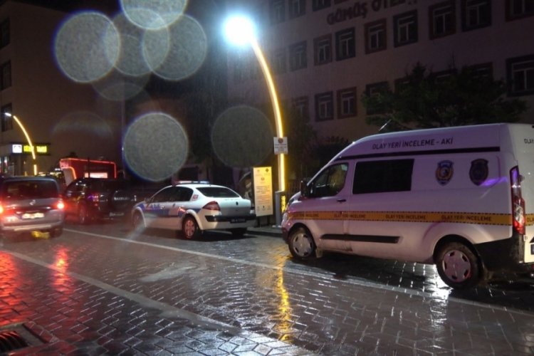G&uuml;m&uuml;şhane'de kanalizasyon kazısında şok! Kafatası bulundu