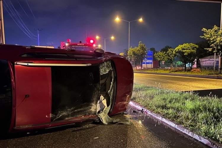 Bolu'da feci kaza sonrası otomobilin i&ccedil;inden &ccedil;ıkarak olay yerinden ka&ccedil;tı