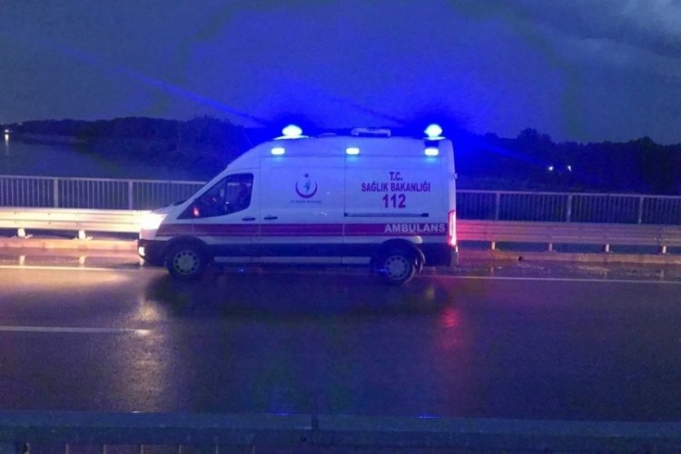 Otomobile &ccedil;arpan motosiklet s&uuml;r&uuml;c&uuml;s&uuml; yaralandı