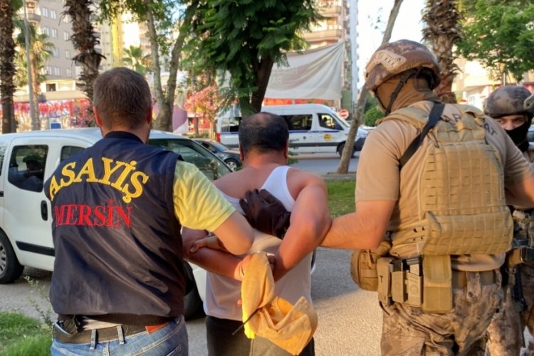 Mersin merkezli 5 ilde su&ccedil; &ouml;rg&uuml;t&uuml;ne operasyon: 25 g&ouml;zaltı
