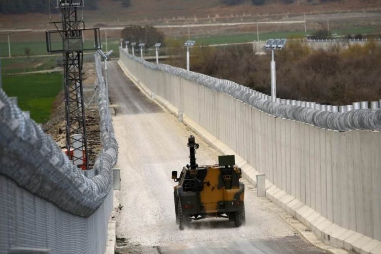 Sırplar, Kosova sınır kapılarını ge&ccedil;işe kapattı