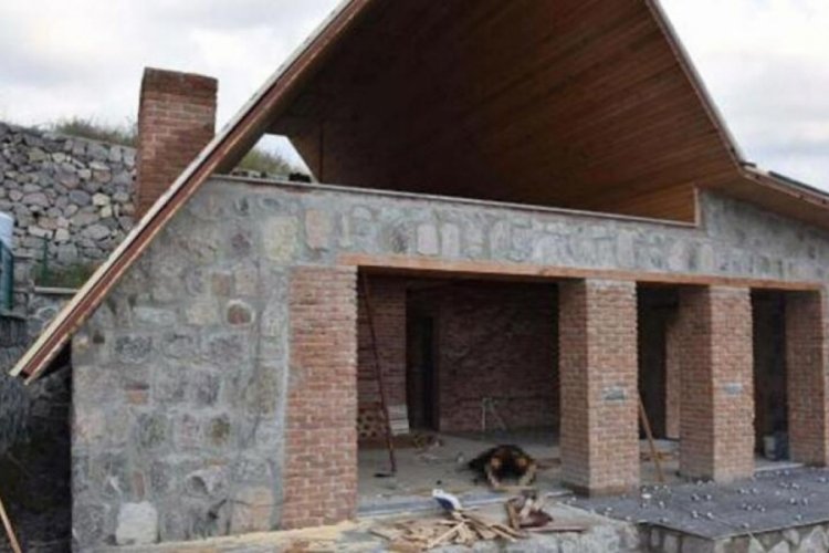 İzmir'de husumetlisini &ouml;ld&uuml;rd&uuml;, cesedini ateşe verdi!