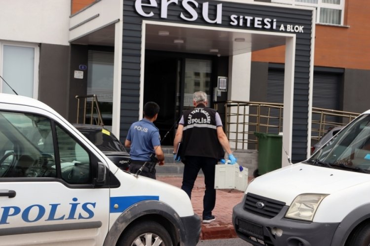 Silahını temizlemek isterken kendini vurdu