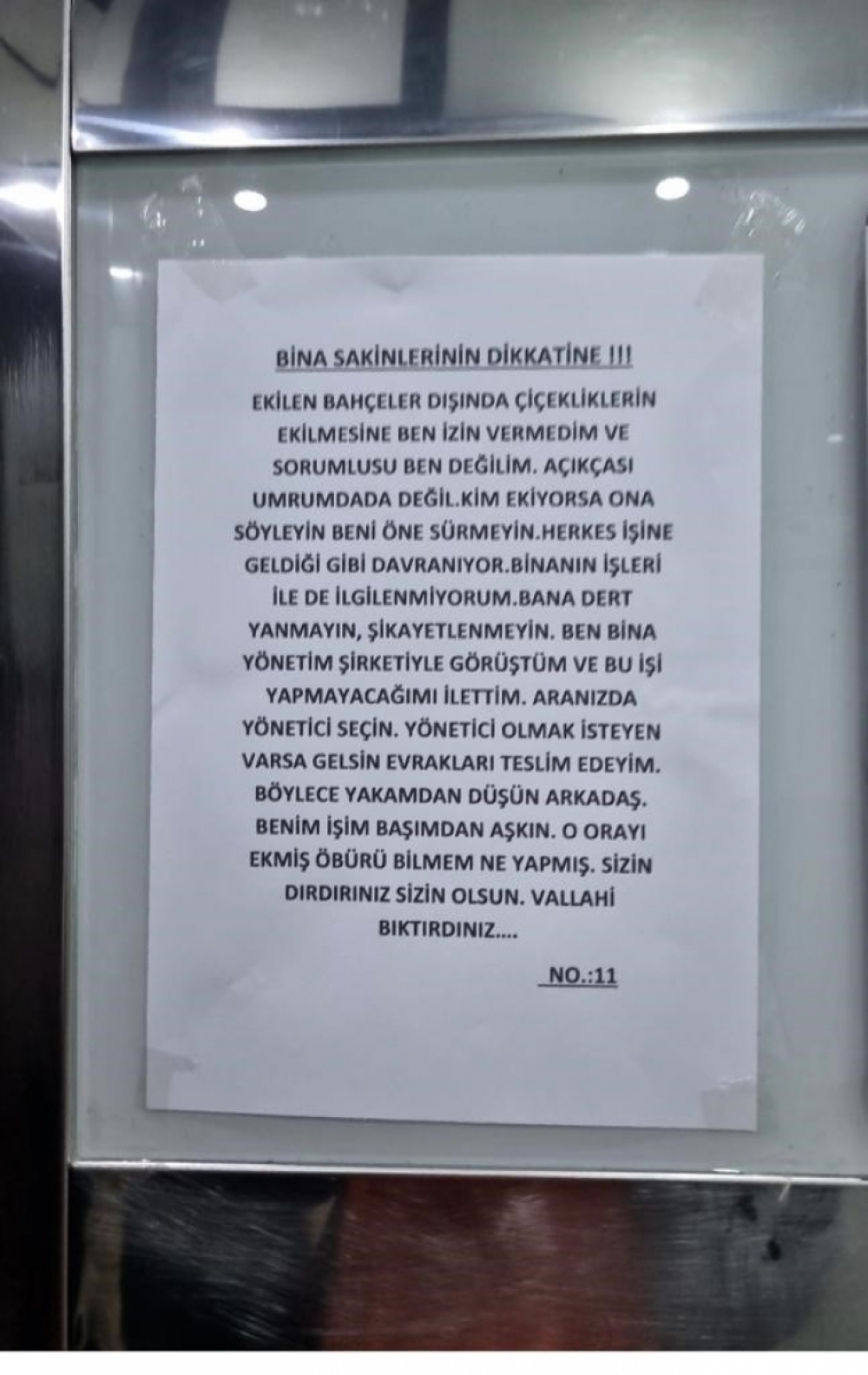 Bina y&ouml;neticisinden g&uuml;ld&uuml;ren isyanı: Yakamdan d&uuml;ş&uuml;n, vallahi bıktırdınız