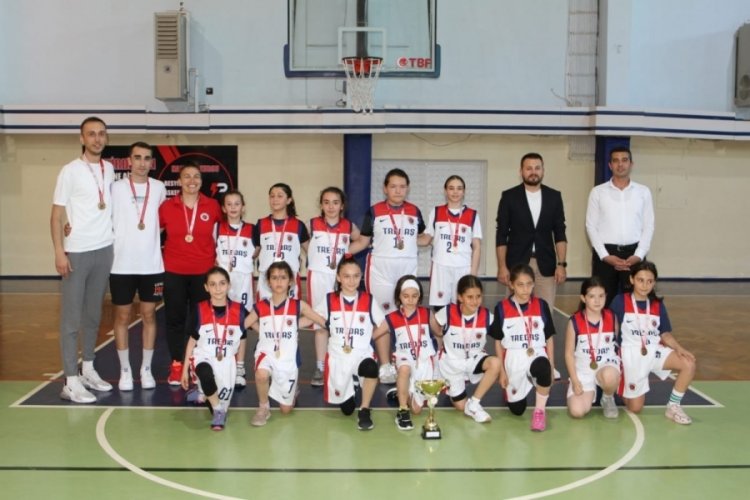 TREDAŞ Spor kız takımı namağlup şampiyon