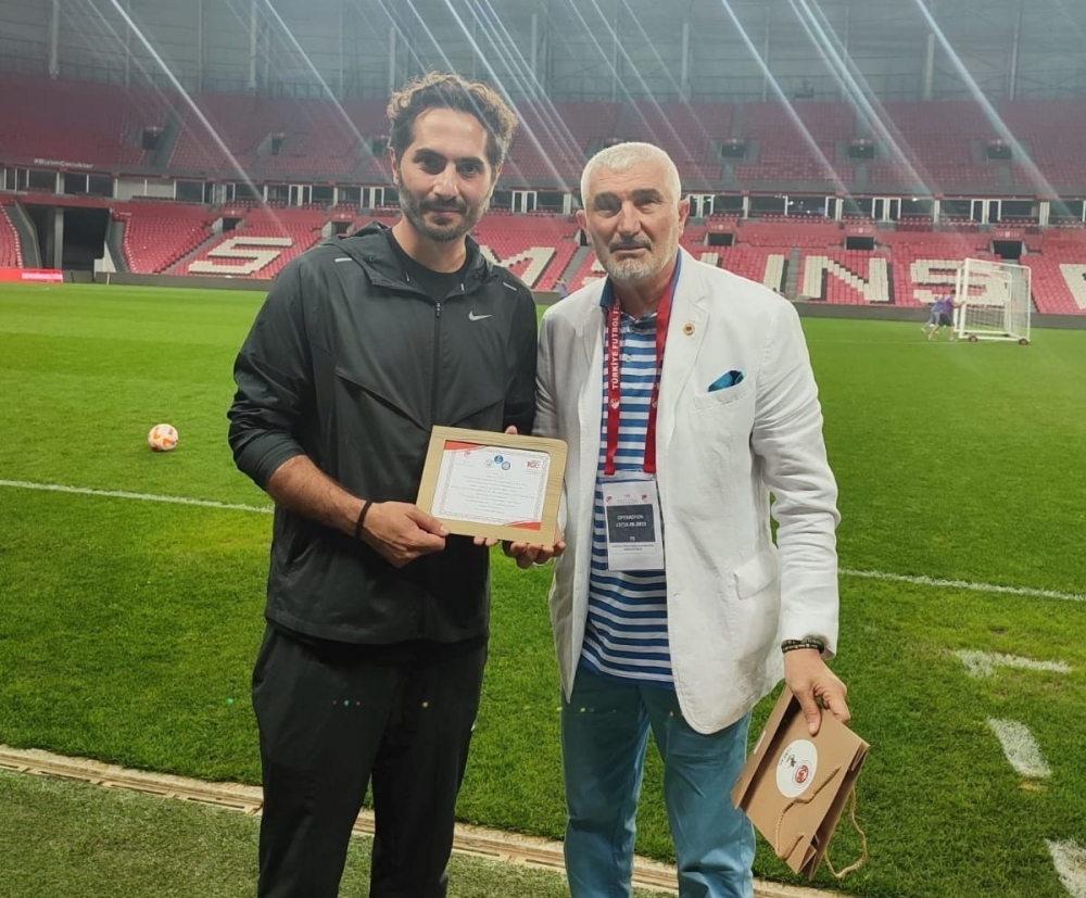 T&Uuml;RFAD'dan milli ma&ccedil;a &ouml;zel 'vefa' plaketleri