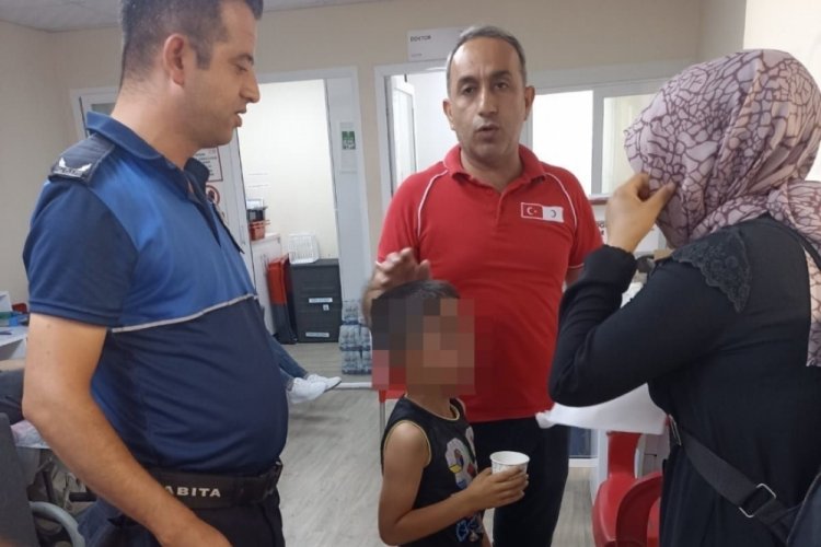 Mersin'de boğazına şeker ka&ccedil;an &ccedil;ocuğun imdadına itfaiye eri koştu