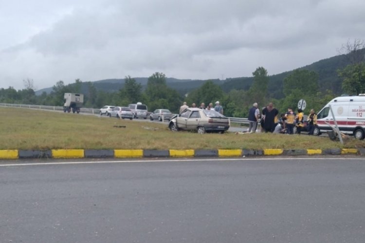 Kastamonu'da hurdaya d&ouml;nen otomobildeki 5 kişi yaralandı