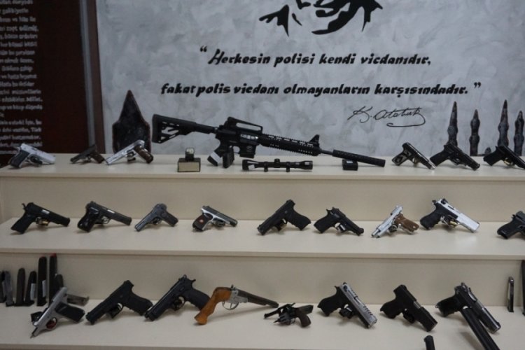 Edirne'de "Kukla 22" operasyonunda onlarca silah ele ge&ccedil;irildi