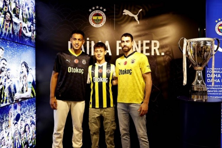 Fenerbah&ccedil;e yeni sezon formalarını tanıttı