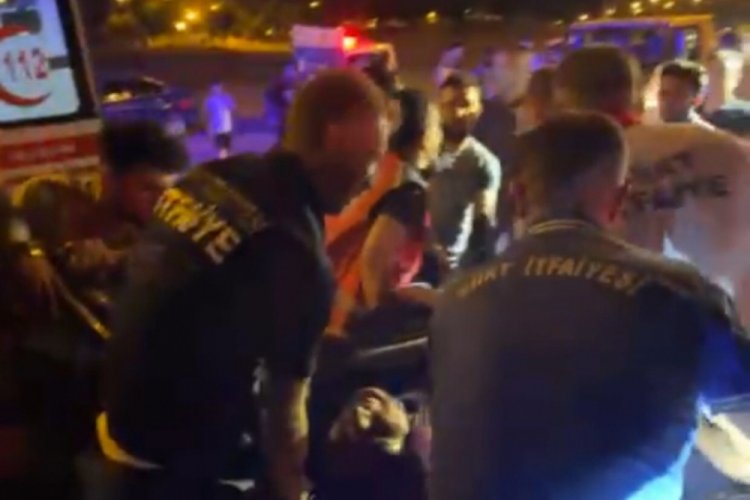 Siirt'te iki otomobil kafa kafaya &ccedil;arpıştı: 3 yaralı