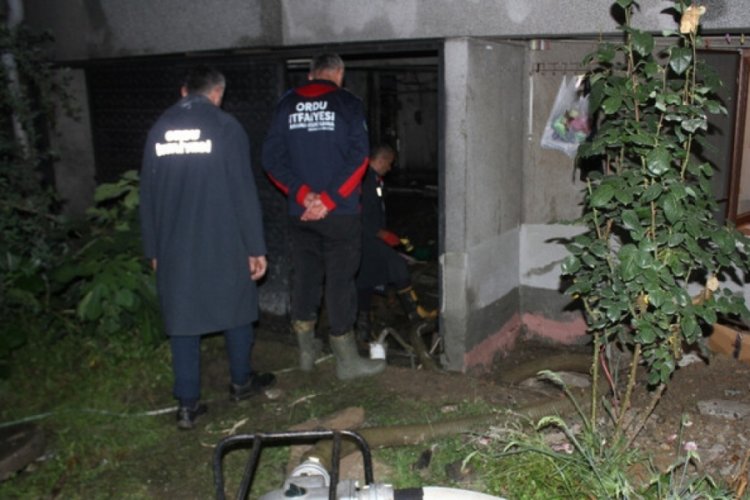 Ordu'da sağanak sebebiyle evleri su bastı