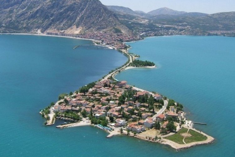 Eğirdir G&ouml;l&uuml;'nde sudak avcılığı yapan balık&ccedil;ıya para cezası kesildi
