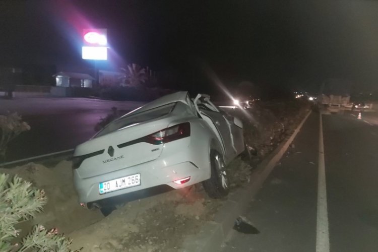 Otomobil tıra ok gibi saplandı: 1 ağır yaralı