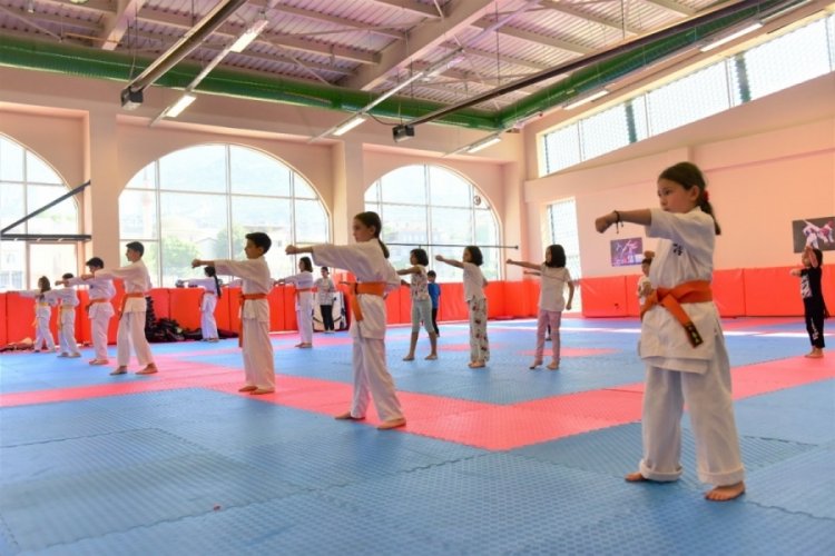 Bursa'da Yıldırım Belediyesi'nden 3 bin 261 &ccedil;ocuğa spor eğitimi