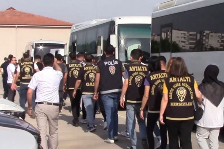 Antalya'da sazan sarmalı operasyonu! Sanal arkadaşlığa 2 milyon 80 bin vurgun