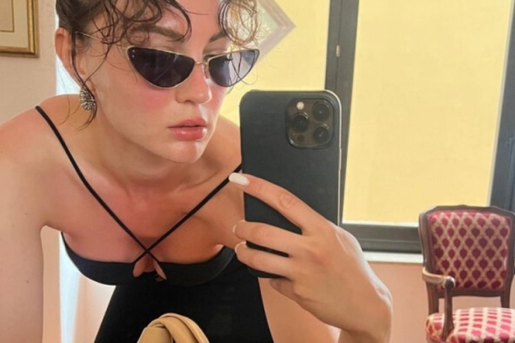Burcu &Ouml;zberk, İtalya'dan tatil pozlarını paylaştı