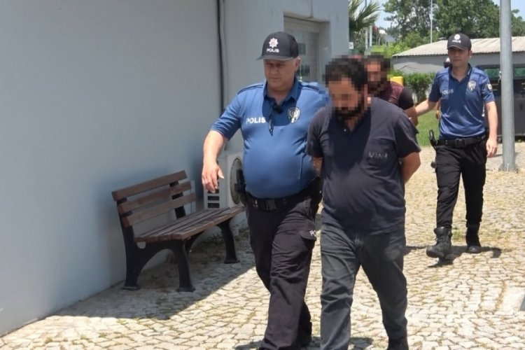Bursa'da avukat &ccedil;ifte bı&ccedil;ak ve taşla saldıran ş&uuml;pheliler adliyeye sevk edildi