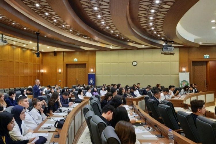 Bursa'da dezenformasyonla m&uuml;cadelede eğitimler s&uuml;r&uuml;yor