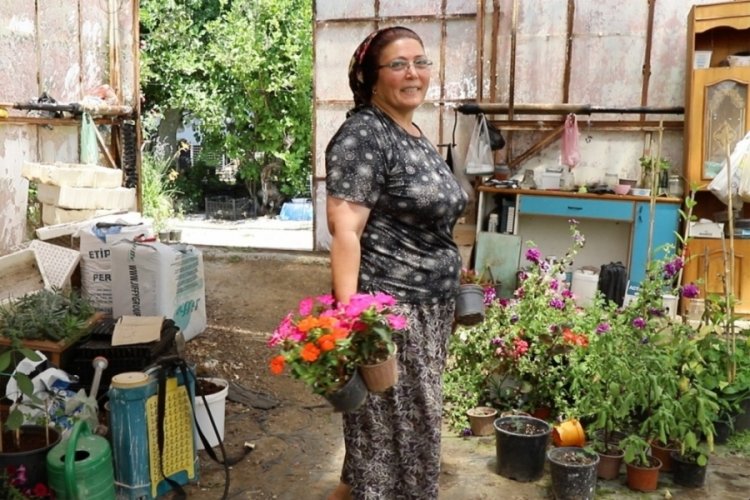 Muğla'nın kadınları &ccedil;i&ccedil;ek &uuml;retiyor