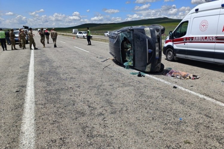Ağrı'da trafik kazası; 1 &ccedil;ocuk &ouml;ld&uuml;, 6 kişi yaralandı