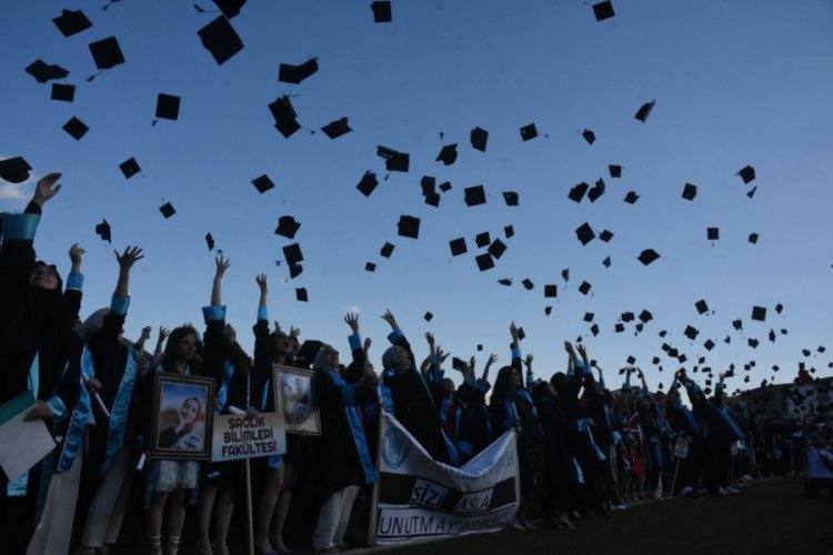Bitlis Eren &Uuml;niversitesi 2260 mezun verdi