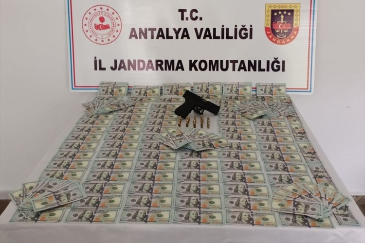 Antalya'da uyuşturucu operasyonu: 79 g&ouml;zaltı