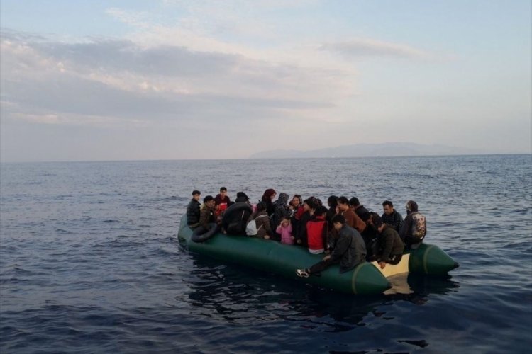 İzmir a&ccedil;ıklarında 44 g&ouml;&ccedil;men kurtarıldı
