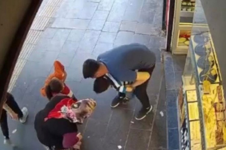 5 yaşındaki &ccedil;ocuk, Heimlich manevrasıyla kurtarıldı