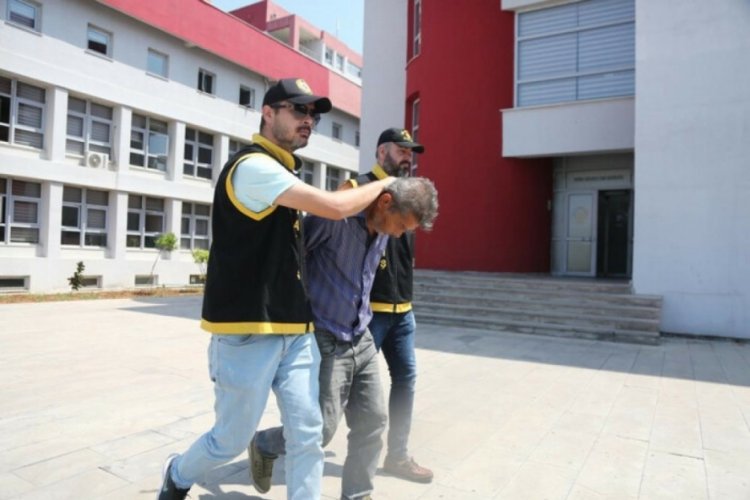 Adana'da 85 yaşındaki kadını &ouml;nce d&ouml;vd&uuml; sonra gasp etti!
