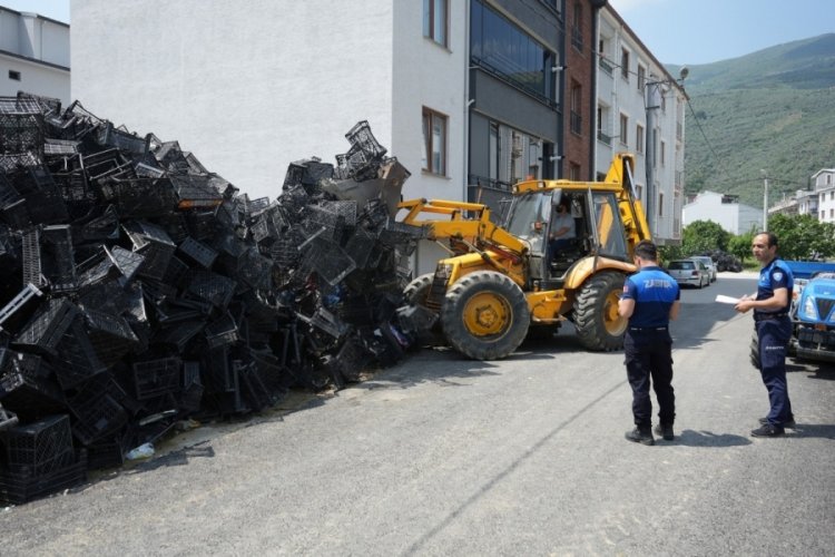 Bursa'da boş sele biriktiren vatandaşa zabıta m&uuml;dahalesi